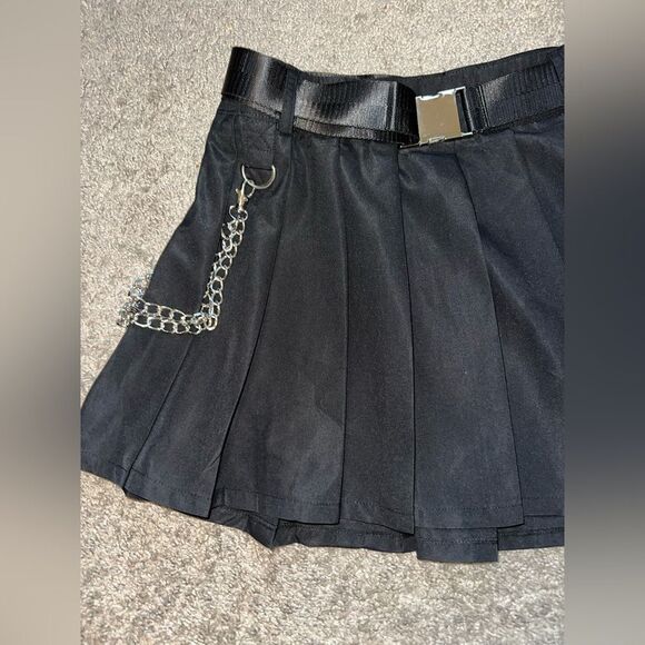 Dolls Kill Horoscopez Black Pleated Mini Skirt Chain‎ Embellishment Goth Emo M - Picture 2 of 10